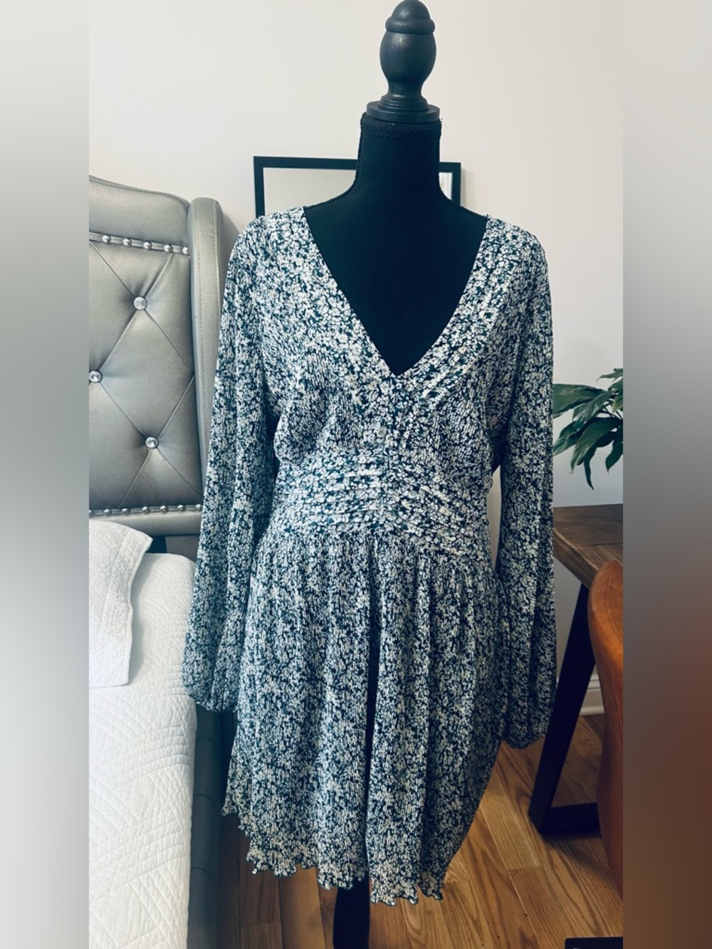Abercrombie & Fitch Black and White Floral V-Neck Long Sleeve Mini Dress